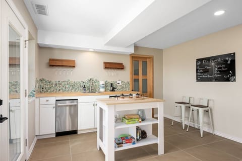 The 2nd kitchen area means you have a twice as many delicious meals!