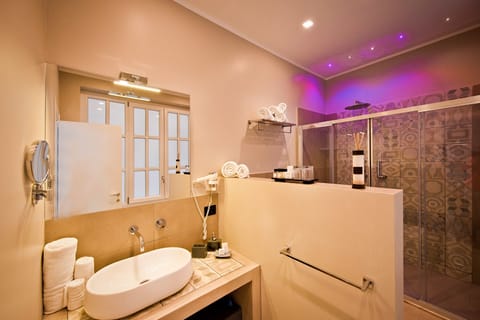 Deluxe Double Room, 1 Double or 2 Twin Beds | Bathroom | Rainfall showerhead, designer toiletries, hair dryer, bathrobes