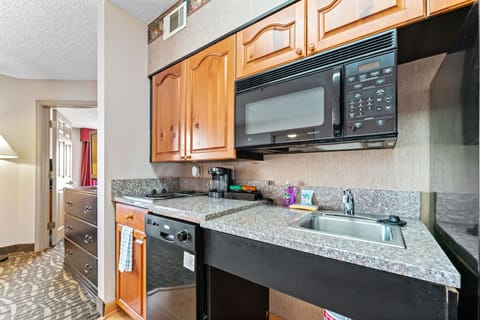 Family Apartment | Private kitchen | Full-size fridge, microwave, stovetop, dishwasher