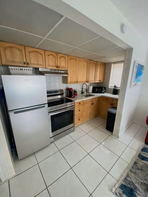 Elite Single Room | Private kitchen | Full-size fridge, microwave, stovetop, coffee/tea maker