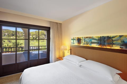 Deluxe Room, 1 King Bed, Balcony, Pool View | Premium bedding, free minibar, in-room safe, desk