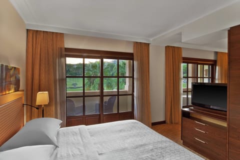 Junior Suite, 1 King Bed with Sofa bed, Balcony, Resort View | Premium bedding, free minibar, in-room safe, desk