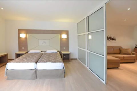 Quadruple Room, Terrace | Premium bedding, Select Comfort beds, minibar, in-room safe