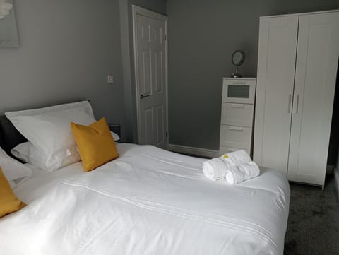 Apartment | 2 bedrooms, iron/ironing board, travel crib, free WiFi