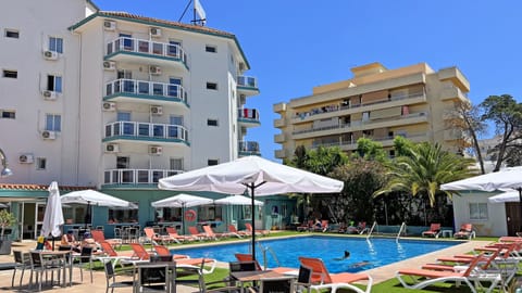 Outdoor pool, pool umbrellas, sun loungers