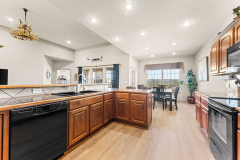 Kitchen 1 - Spacious enough to cook as a team!