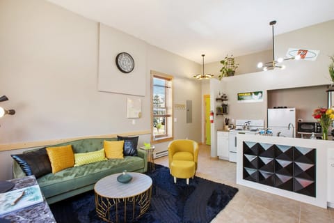 10' Ceilings make the space feel so open!