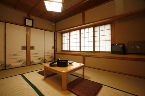 Standard Japanese Room, Shared Bathroom	 | In-room dining