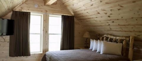 Cabin, Multiple Beds (Jacuzzi ) | Individually decorated, individually furnished, soundproofing