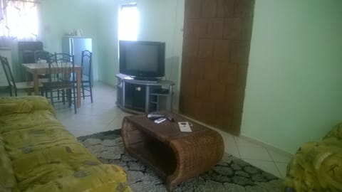 Apartment, 1 Bedroom | Living room | 32-inch LED TV with premium channels, TV