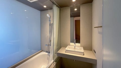 Standard Twin Room | Bathroom | Hair dryer, electronic bidet, towels, soap