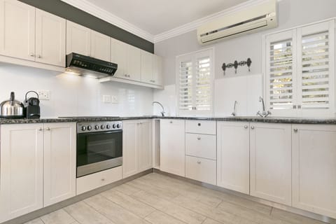 House (3 Bedrooms) | Private kitchen | Electric kettle, toaster