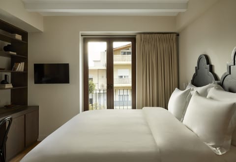 Romantic Double or Twin Room (Meteora View) | Premium bedding, down comforters, free minibar items, in-room safe