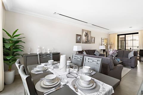 Apartment, 3 Bedrooms | In-room dining