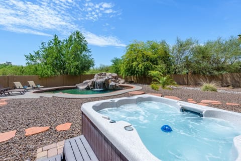 House, 4 Bedrooms | Outdoor spa tub