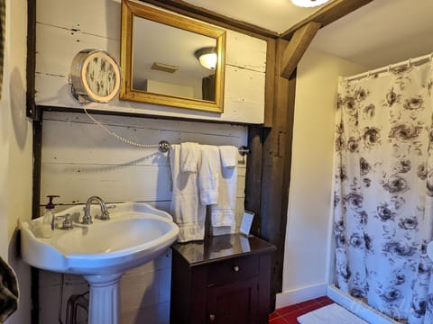 Hambleton, Luxury Queen, Clawfoot Tub | Bathroom | Hair dryer, towels