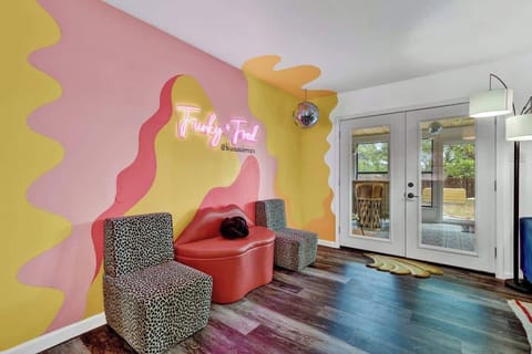 Time to post those selfies to Instagram!