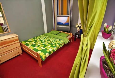 Double Room, Shared Bathroom | Iron/ironing board, free WiFi, bed sheets