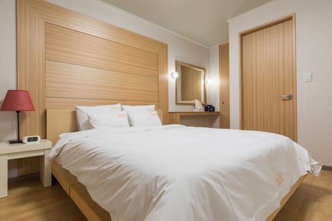 Double Room | Premium bedding, desk, free WiFi, bed sheets