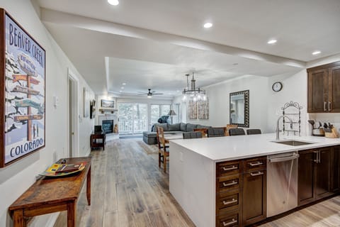 Flooring, Floor, Hardwood, Indoors, Room