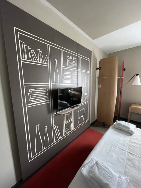 Superior Room, 1 Double Bed | Minibar, desk, laptop workspace, soundproofing