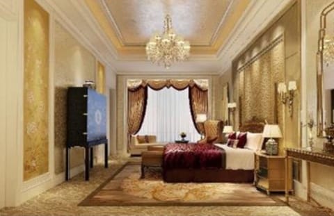 Presidential Suite | Down comforters, in-room safe, desk, blackout drapes