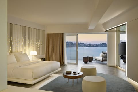 Signature Suite, Sea View | Minibar, in-room safe, blackout drapes, soundproofing