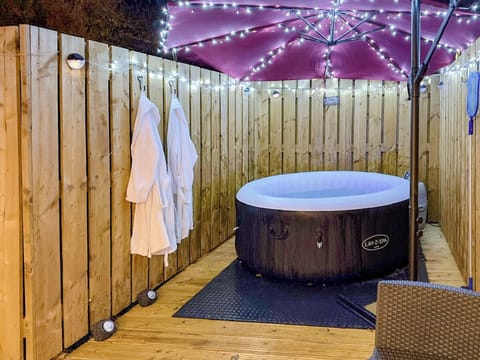 Hot tub | The Dalmore Pod, Alness