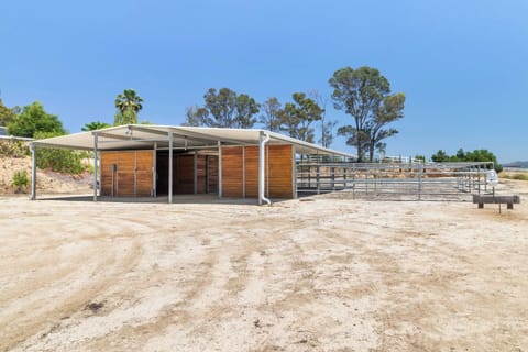 Villa (4 Bedrooms) | Interior