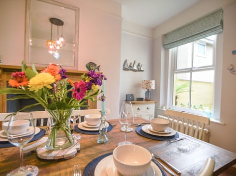 Cottage | Private kitchen | Fridge, dishwasher, electric kettle, cookware/dishes/utensils