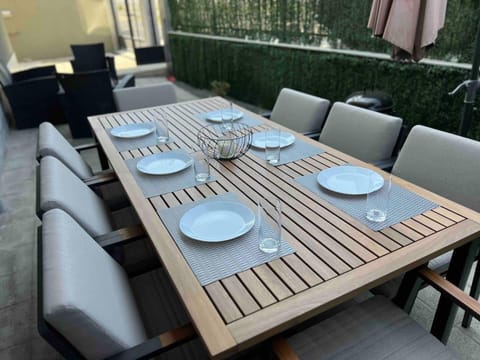 House | Outdoor dining