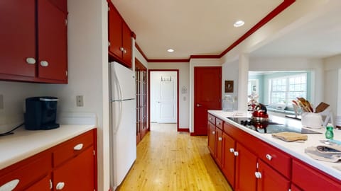 Flooring, Room, Indoors, Floor, Kitchen