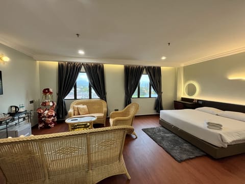 Honeymoon Suite, 1 Queen Bed, Non Smoking | City view