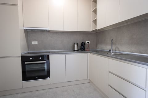 Comfort Apartment, Balcony, Sea View | Private kitchen | Fridge, oven, stovetop, dishwasher