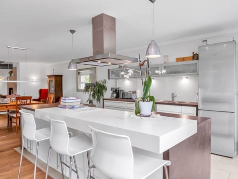 Table, Furniture, Cabinetry, Plant, Countertop, Chair, Kitchen, Wood, Interior Design, Couch