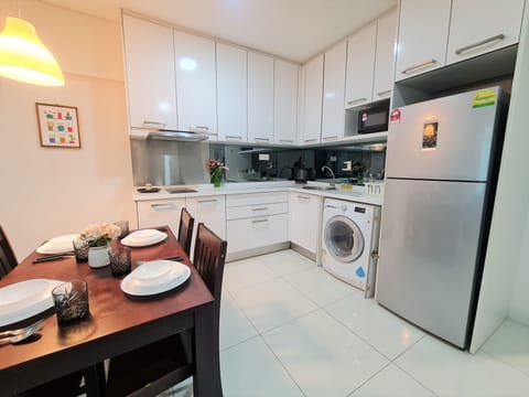 Apartment, 3 Bedrooms, City View | Private kitchen | Full-size fridge, microwave, cookware/dishes/utensils, freezer