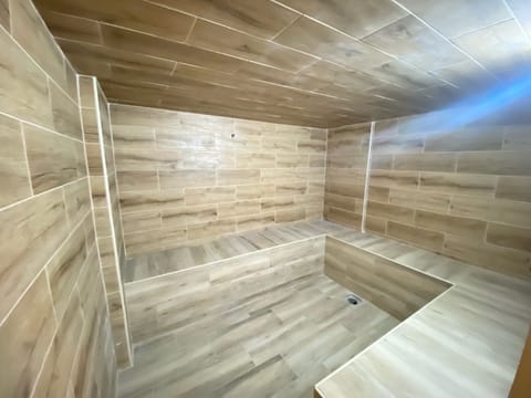 Steam room 