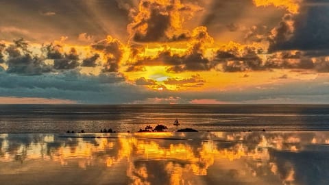 Sailboat capture beyond the pool, on the ocean!