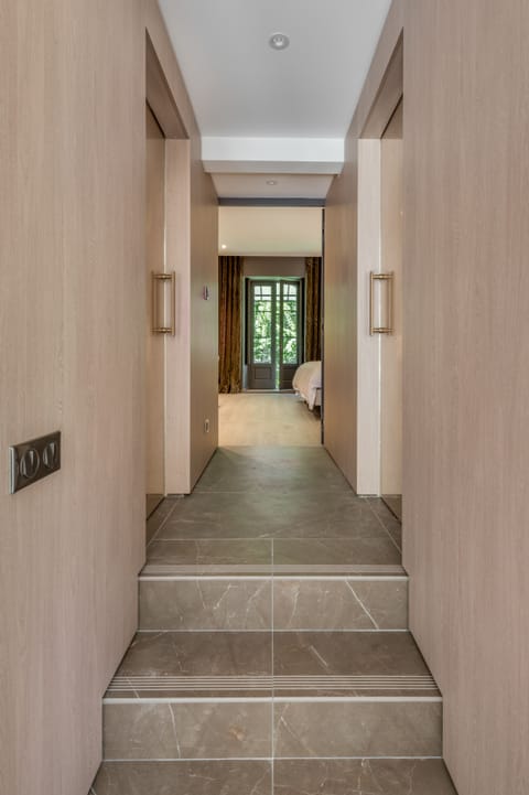 The Suite 40m2 Garden View | Egyptian cotton sheets, premium bedding, down comforters