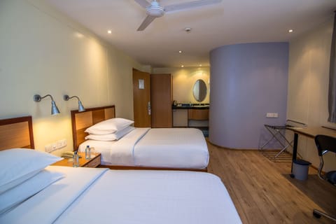 Standard Room, 2 Twin Beds, Non Smoking | In-room safe, desk, free WiFi, bed sheets