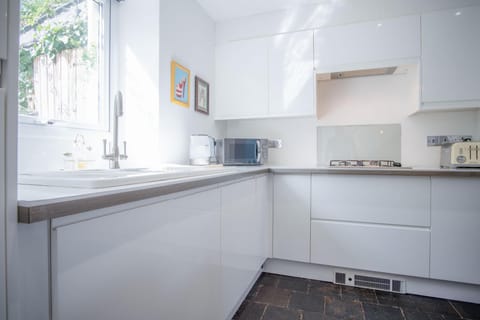 Ty Golau - 3 Bed Holiday Home - Pembroke (12162)