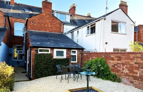 Deluxe Apartment, Private Bathroom | Garden