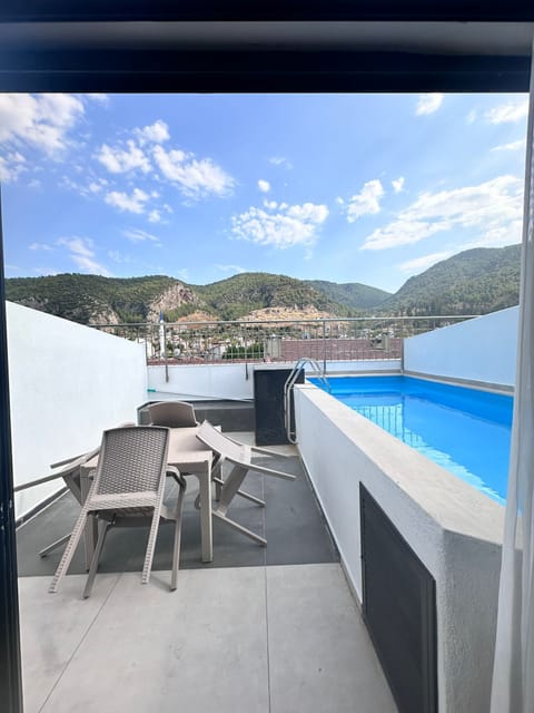 Traditional Apartment | Balcony view