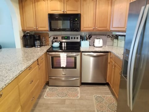 Condo, 2 Bedrooms | Private kitchen