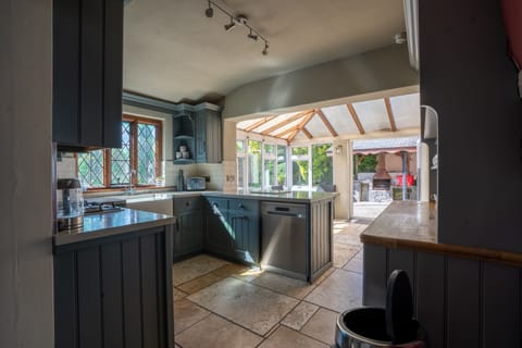 Cottage | Private kitchen | Fridge, microwave, oven, stovetop