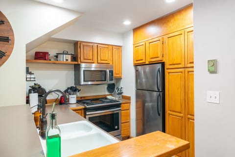 House (3 Bedrooms) | Private kitchen | Fridge, stovetop, dishwasher, coffee/tea maker