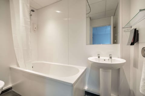 Quite Double Room, Non Smoking | Bathroom | Combined shower/tub, hair dryer, towels