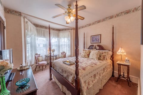 Romantic Room | Individually decorated, free WiFi, bed sheets