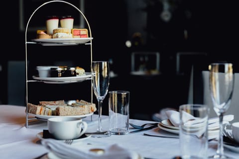 JPENTHOUSE | In-room dining