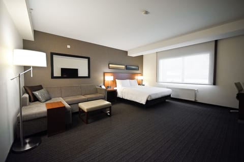 Deluxe Double Room | Minibar, in-room safe, desk, laptop workspace